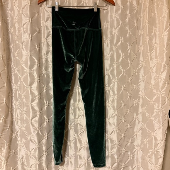Beyond Yoga Velvet Motion High Waisted Midi Legging Green - Picture 5 of 11